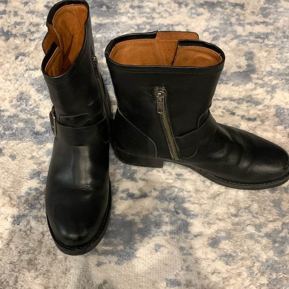 Black Frye Veronica leather boots
